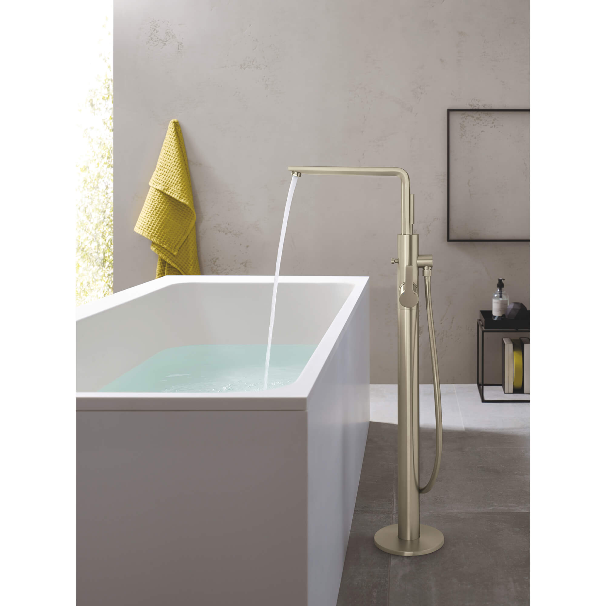 Lineare Robinet de baignoire à montage au sol avec douchette