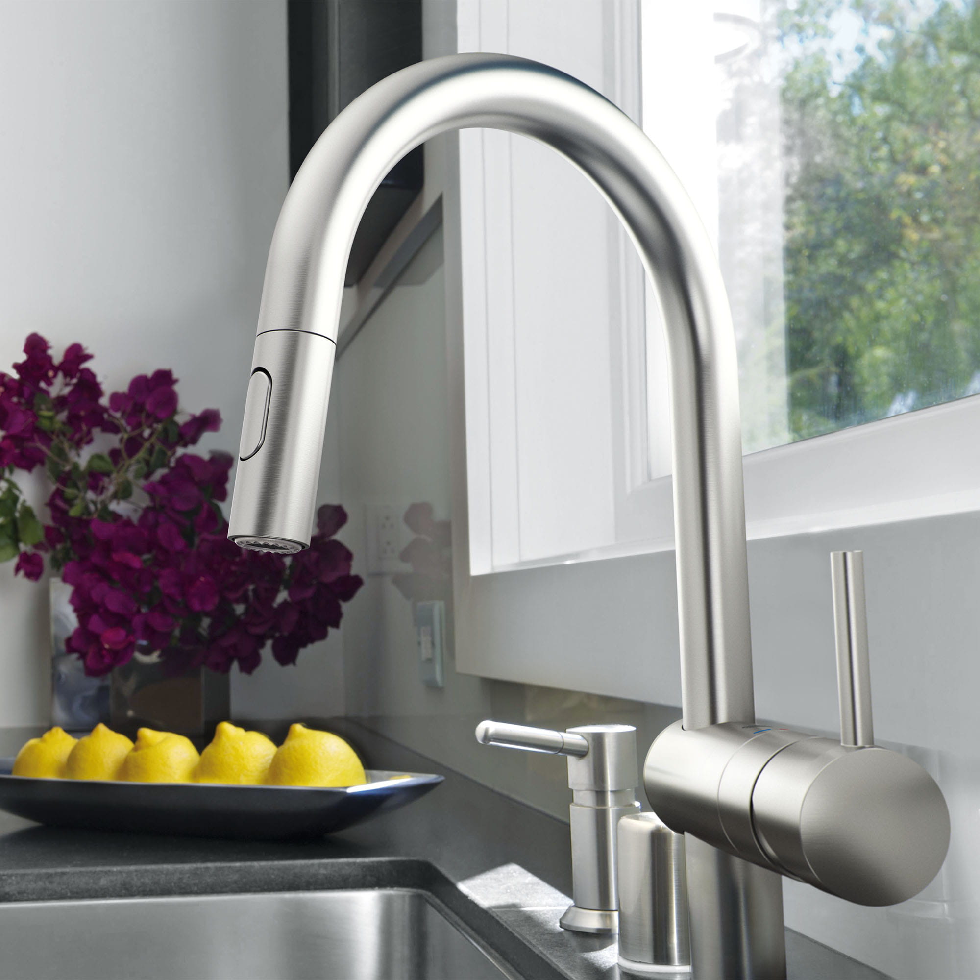 GROHE 30300DC0 Minta Single-Handle Pull-Out Kitchen Faucet SuperSteel InfinityFinish
