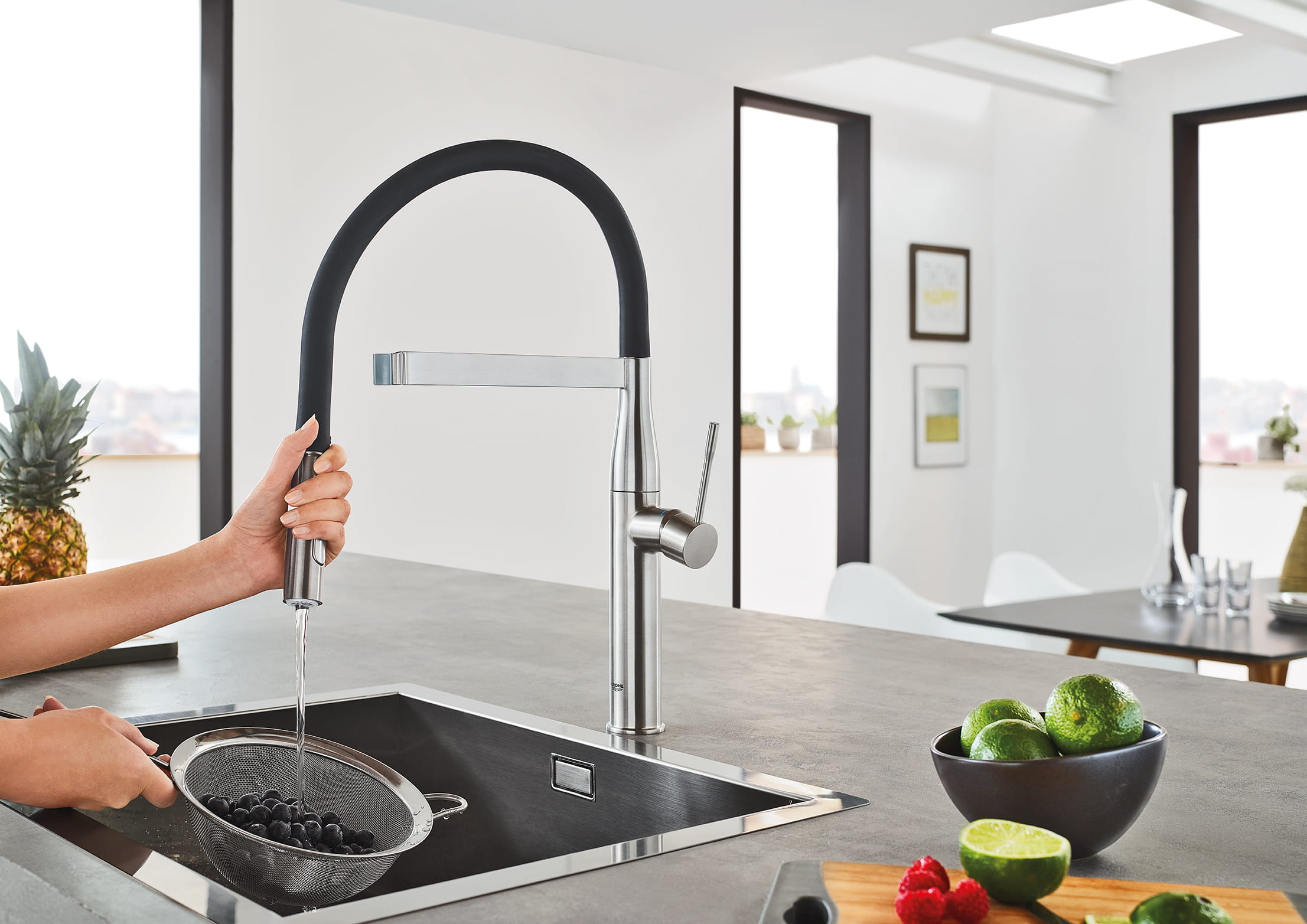 Single-Handle Semi-Pro Dual Spray Kitchen Faucet 1.75