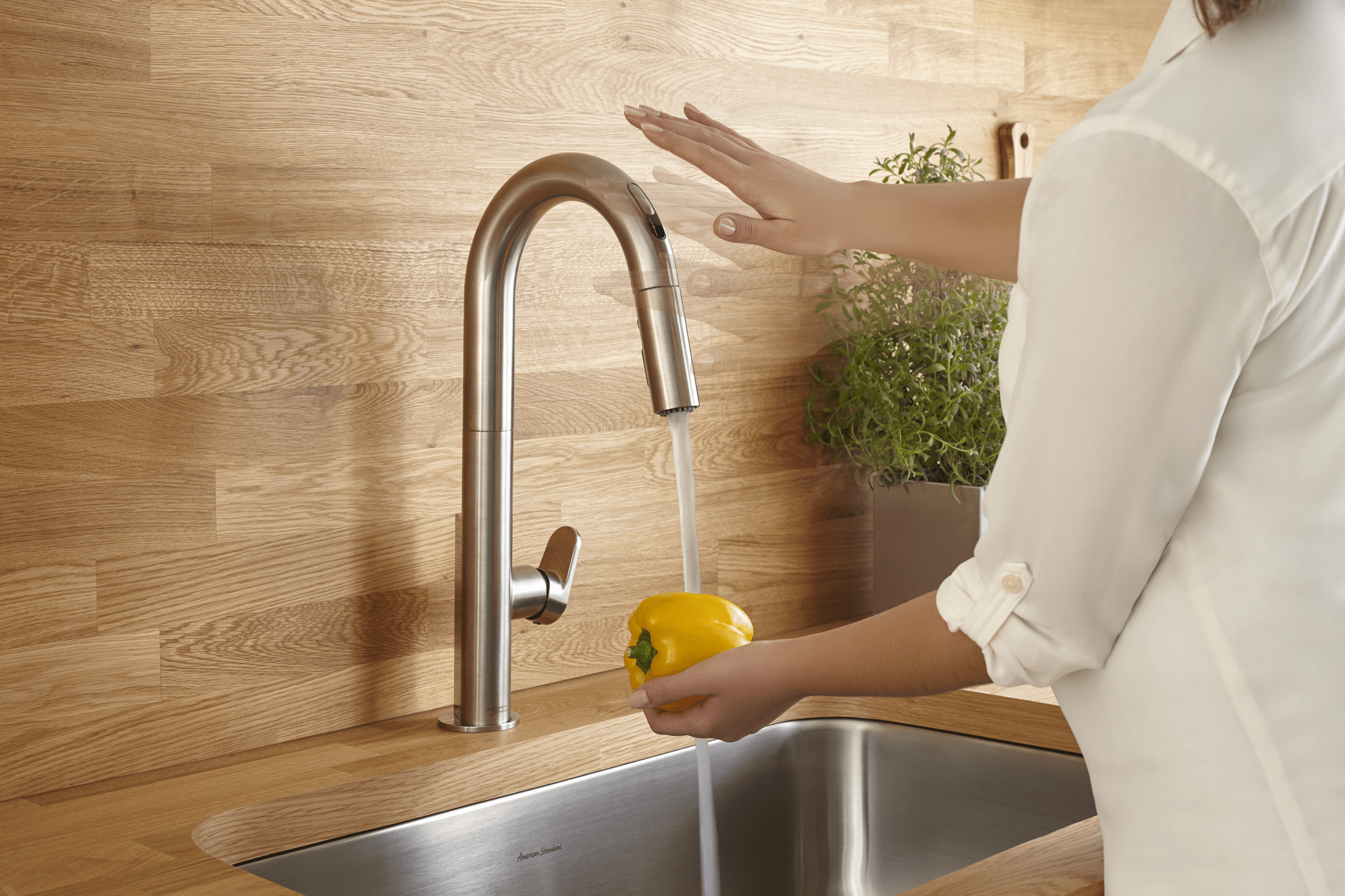 Colony® PRO Touchless Single-Handle Pull-Down Dual Spray Kitchen Faucet 1.5  gpm/5.7 L/