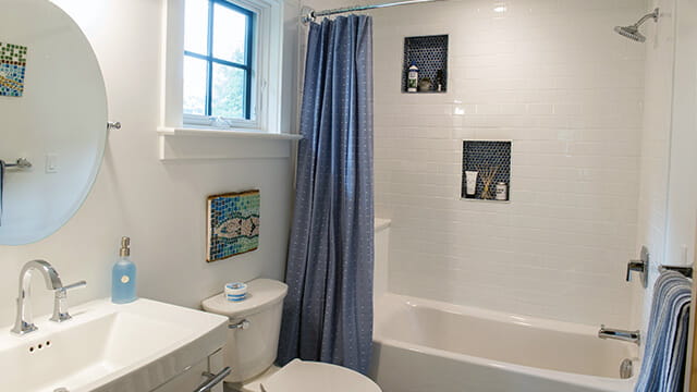 American Standard Townsend Bath and Shower Trim Kit with Cambridge Americast Bathtub