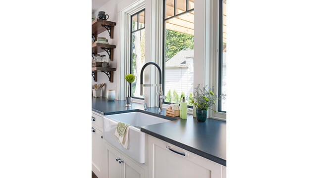 DXV Hillside Sink paird with GROHE Essence Semi-Pro Kitchen Faucet