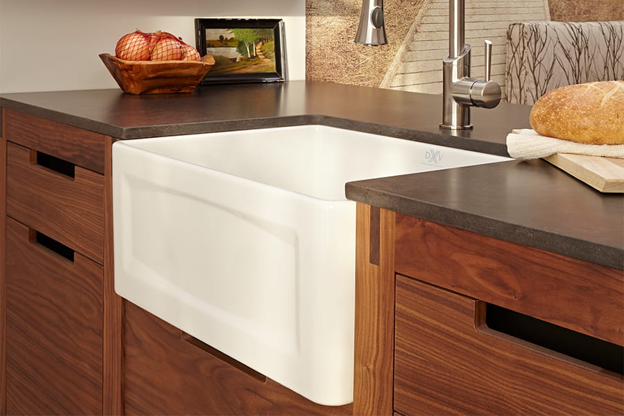 Hillside® 20 in. Apron Kitchen Sink with Center Drain