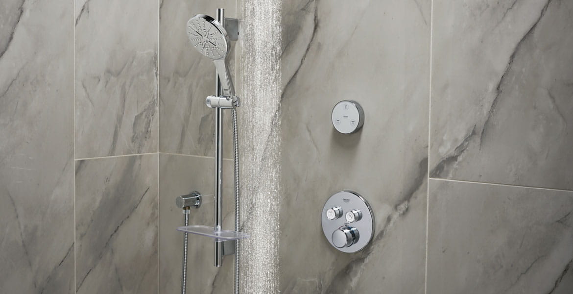  GROHE 19578ENA Essense Grifo de bañera romana con ducha de  mano, latón, acabado infinito de níquel cepillado : Herramientas y Mejoras  del Hogar