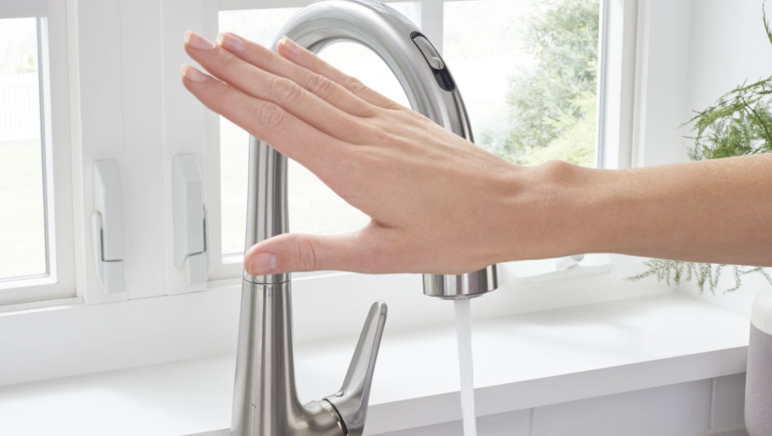 touchless kitchen faucets