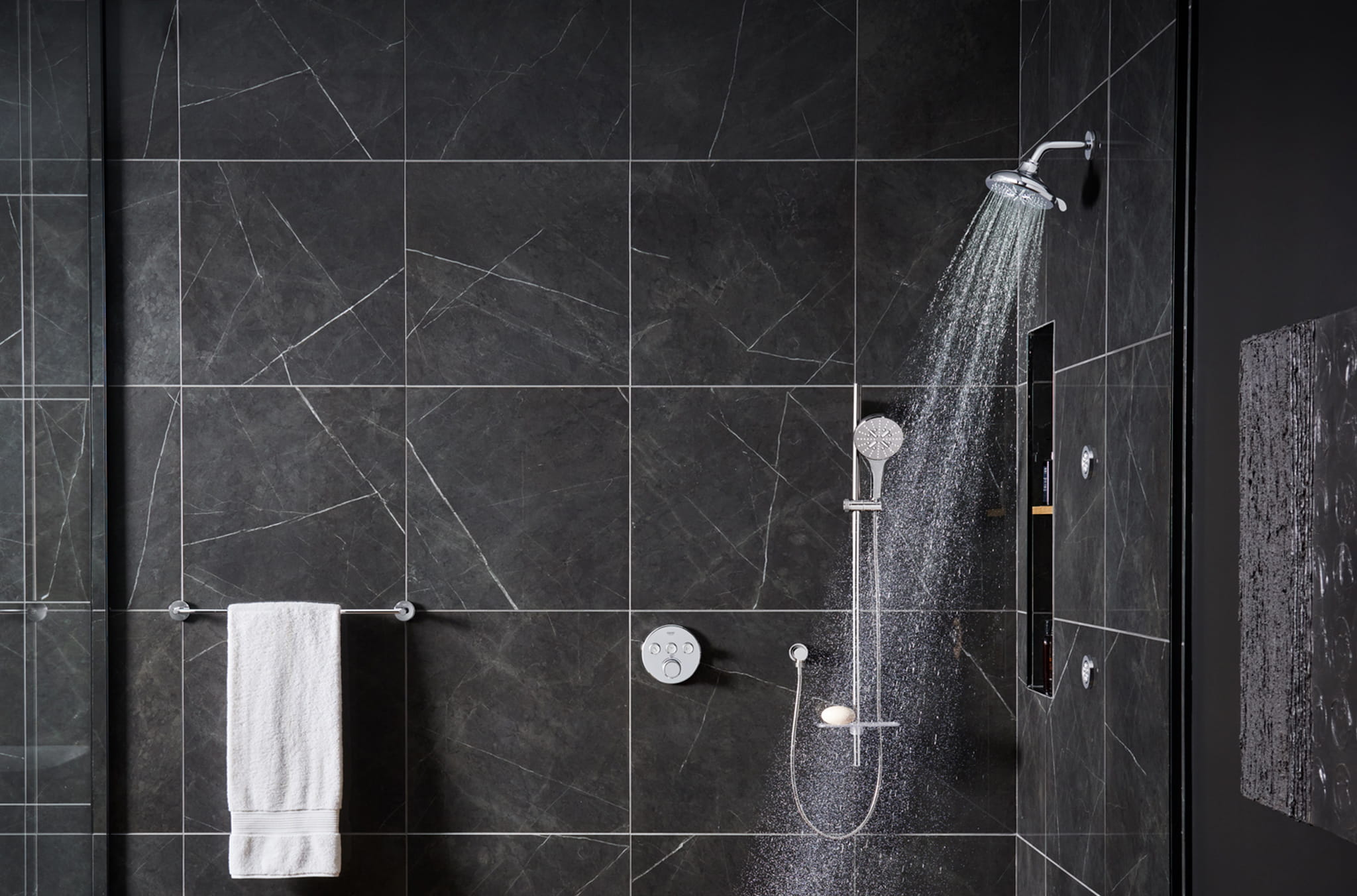 Grohe Rainshower SmartActive Cube - Conjunto de alcachofa de ducha 130 6,8  l/min, 3 chorros, barras 600 mm y mangueras, cromo 26585000