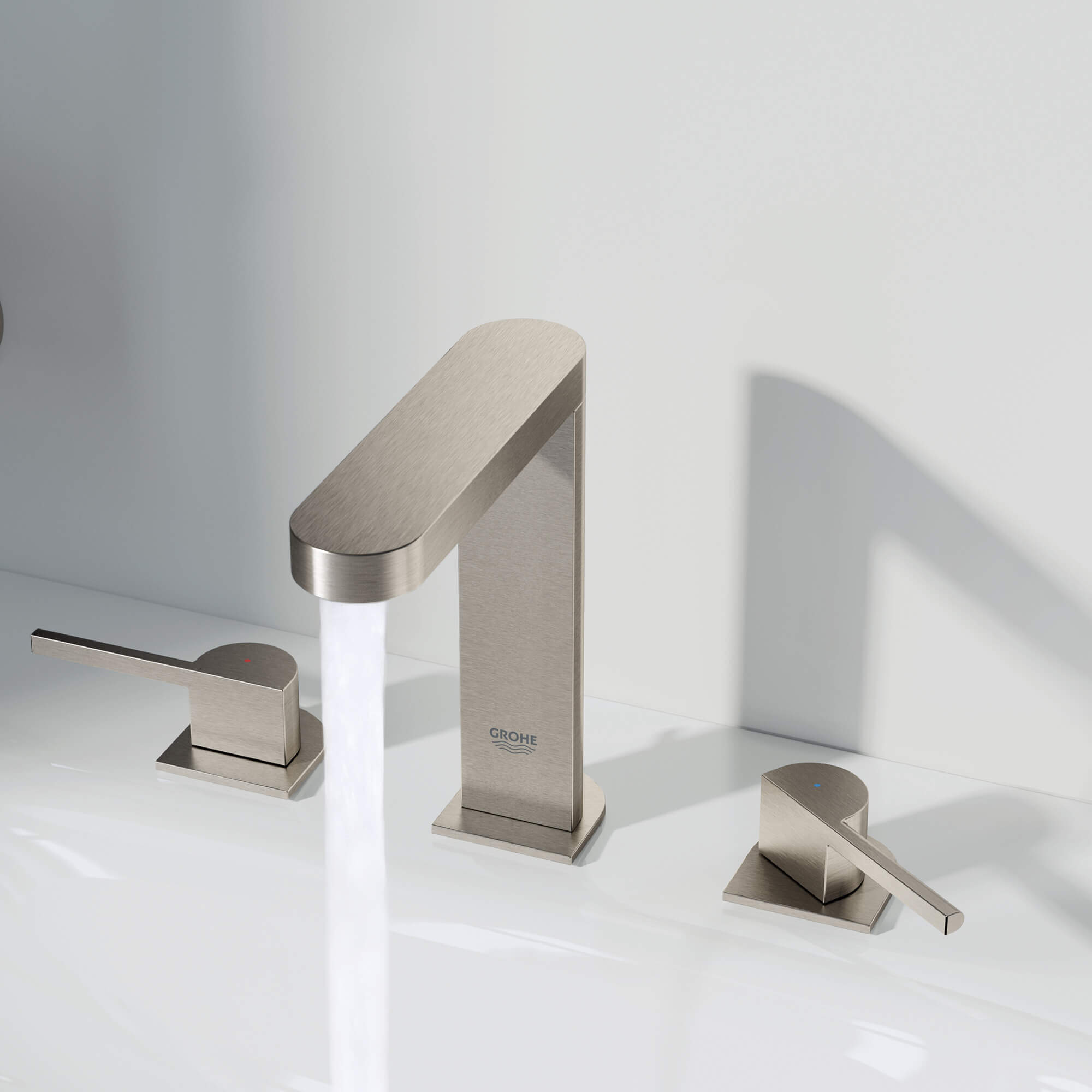 GROHE Plus Widespread Faucet with Running Water