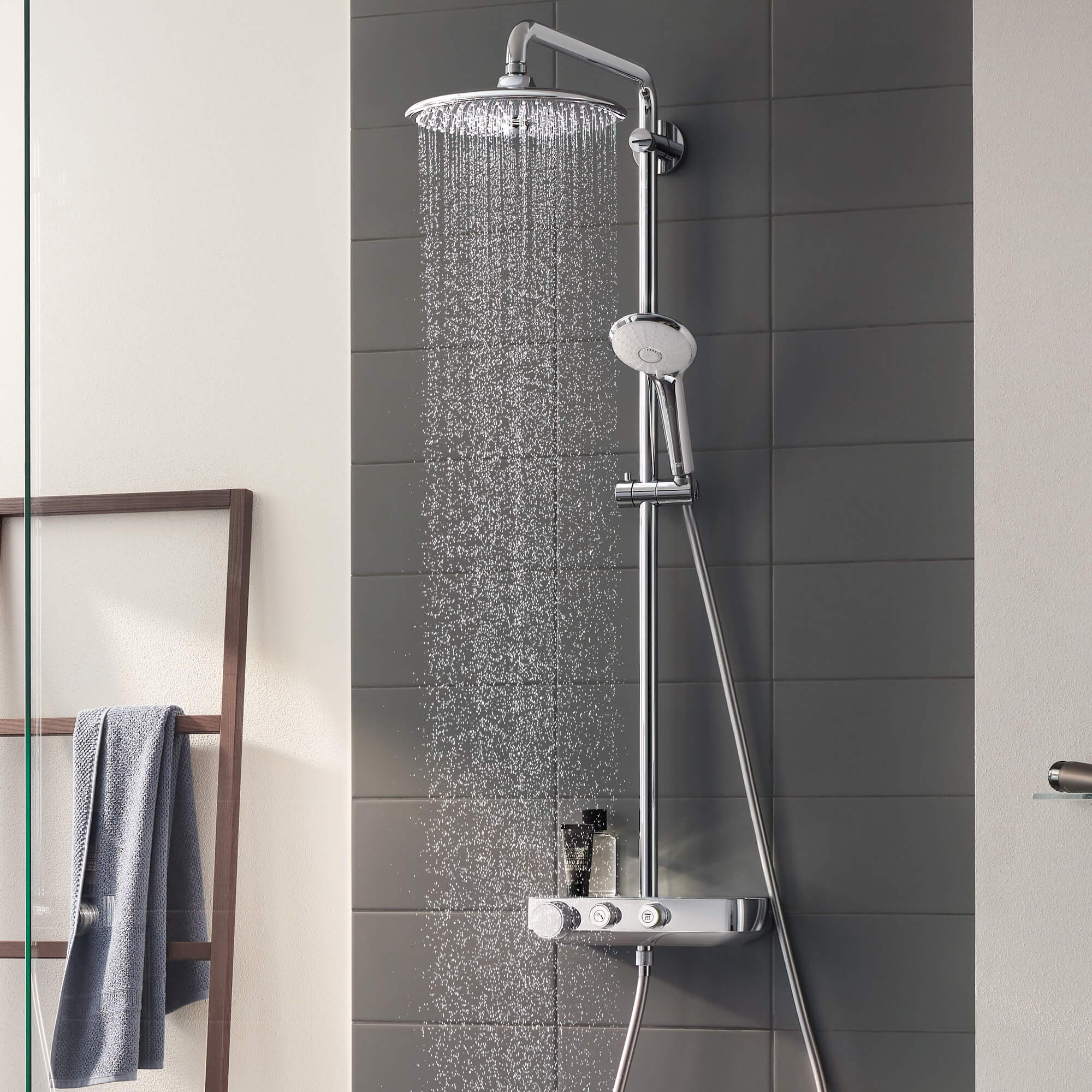 GROHE Smart Control Shower with water on