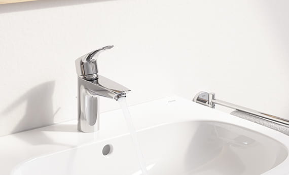 Grifo de lavabo alto Eurosmart L de Grohe · Pereda