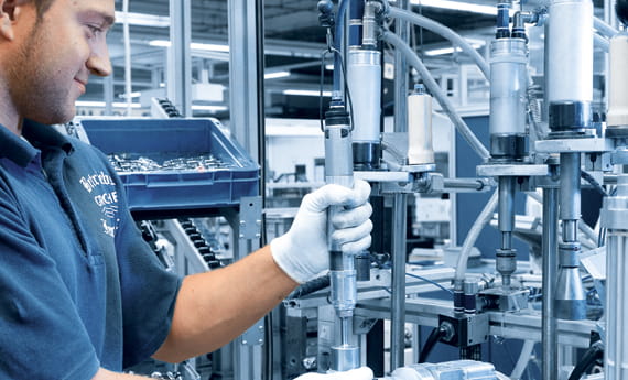 GROHE Factory Worker