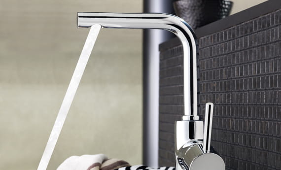 GROHE Faucet Running in Chrome